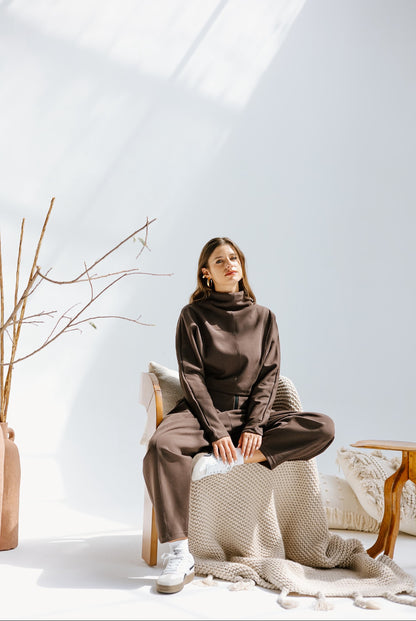 Outline Set in Brown