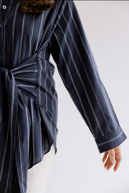 The Structured Tie Shirt in Striped Blue