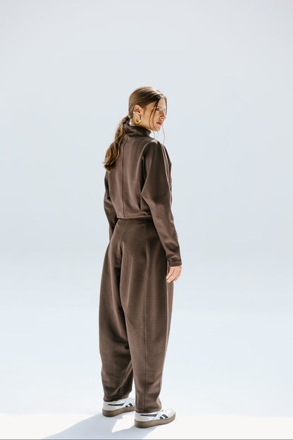 Outline Set in Brown