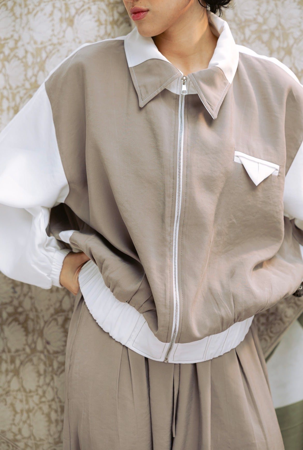 Ivory Edge Jacket in Taupe x White