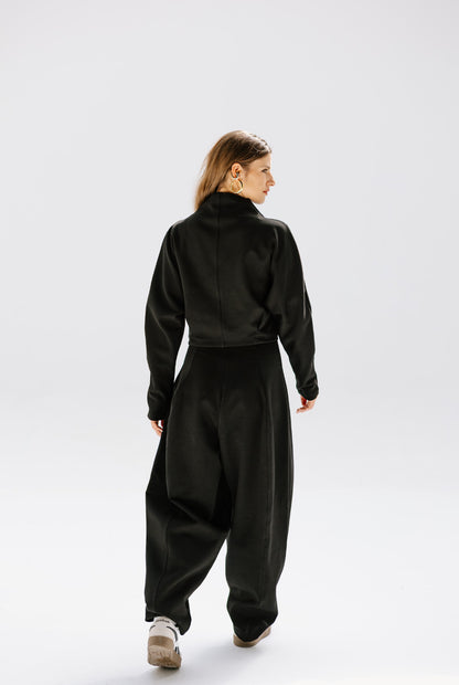 Outline Set in Black