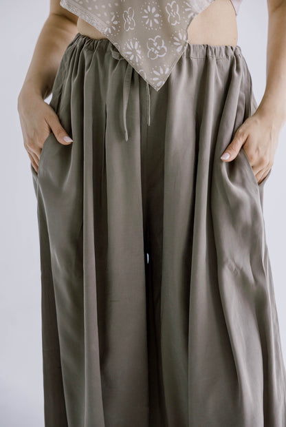 Ivory Pants in Olive