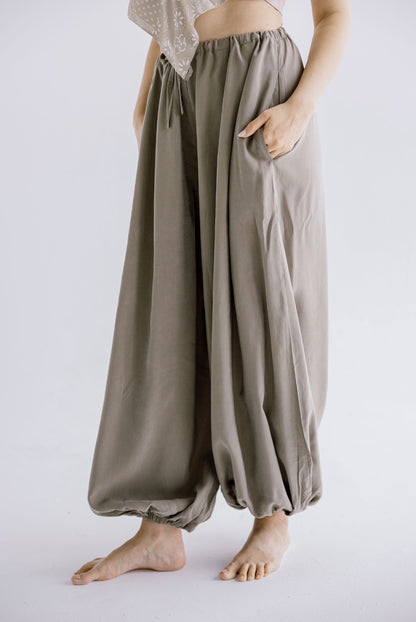 Ivory Pants in Olive