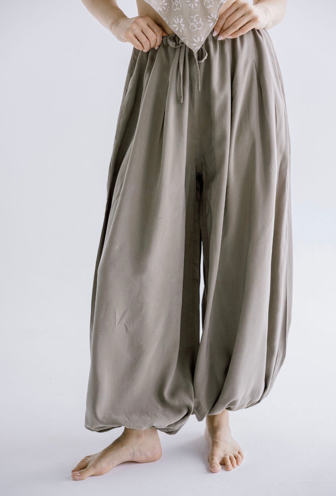 Ivory Pants in Olive
