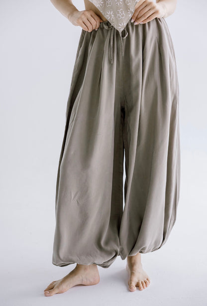 Ivory Pants in Olive