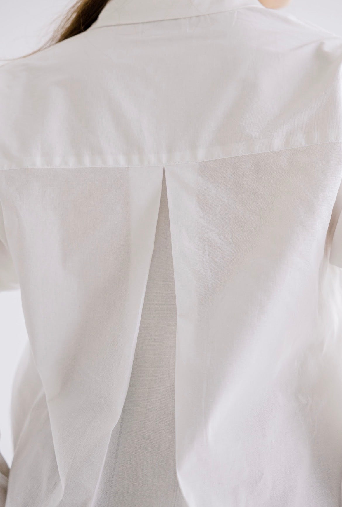 The Structured Tie Shirt in Offwhite