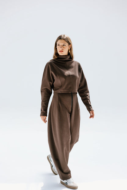 Outline Set in Brown