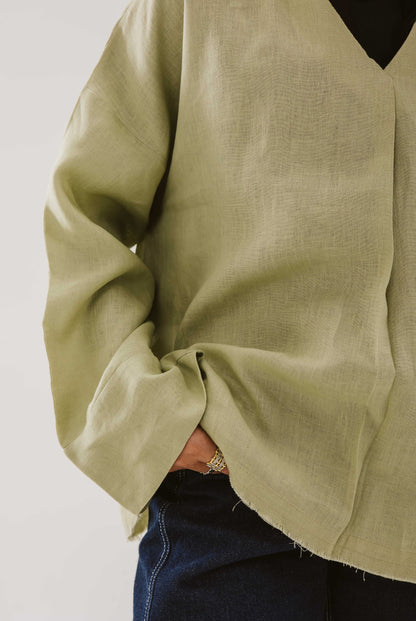 V Linen Shirt in Olive