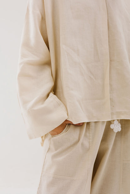 V Linen Shirt in Beige